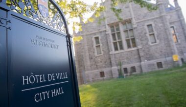 Westmount, Que., extends weekly trash pickup as Montreal moves to biweekly collection