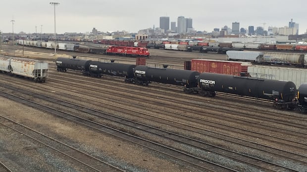 Winnipeg rail-relocation group to study bypass around city for 3 major railways