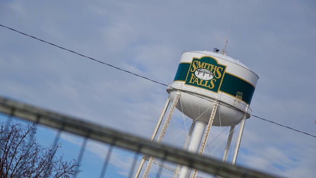Smiths Falls sets aside $400K to demolish century-old water tower