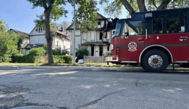 Community frustrated after vacant home goes up in flames in Winnipeg’s West End