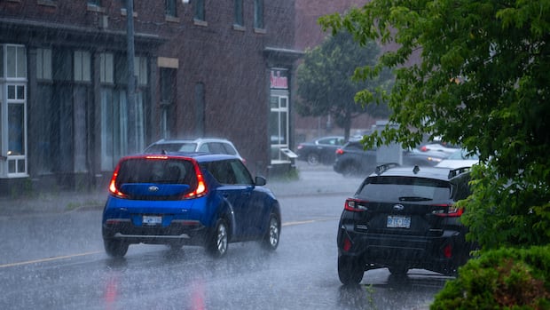 Severe thunderstorm warning near Gananoque ends