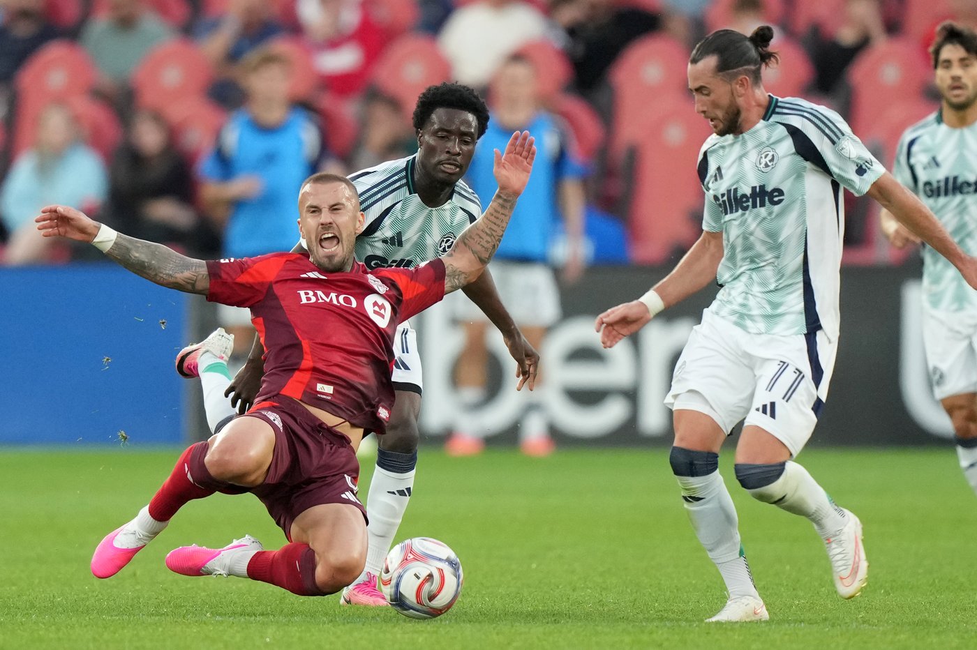 Dorsch helps Toronto snap 12-game winless streak by beating New England 2-1 | NanaimoNewsNOW