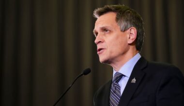 Sutcliffe to make campaign pledge for $95 monthly adult transit passes