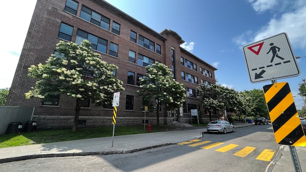 Weeks before classes, Quebec City elementary school relocated after cracks discovered in building