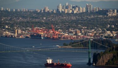 Metro Vancouver workers picket projects linked to planned harbour dredging – Winnipeg Free Press