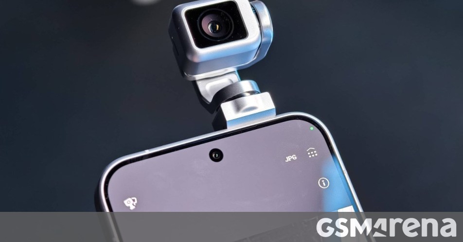 Here's how much you'll pay if you break the Honor Robot Phone's gimbal camera