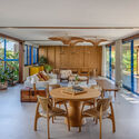 © André Nazareth MFA House / Simone Jazbik Arquitetura - Interior Photography, Dining room, Wood, Table, Chair