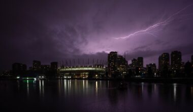 Intense storm brings power outages, travel woes to parts of B.C. | NanaimoNewsNOW