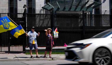 Russian embassy protesters keep daily picket, 4.5 years into Ukraine invasion – Winnipeg Free Press