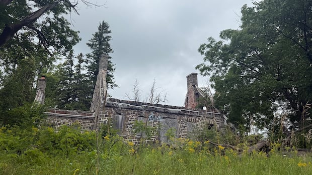 Future of 18th-century farmhouse sparks debate in Montreal's West Island