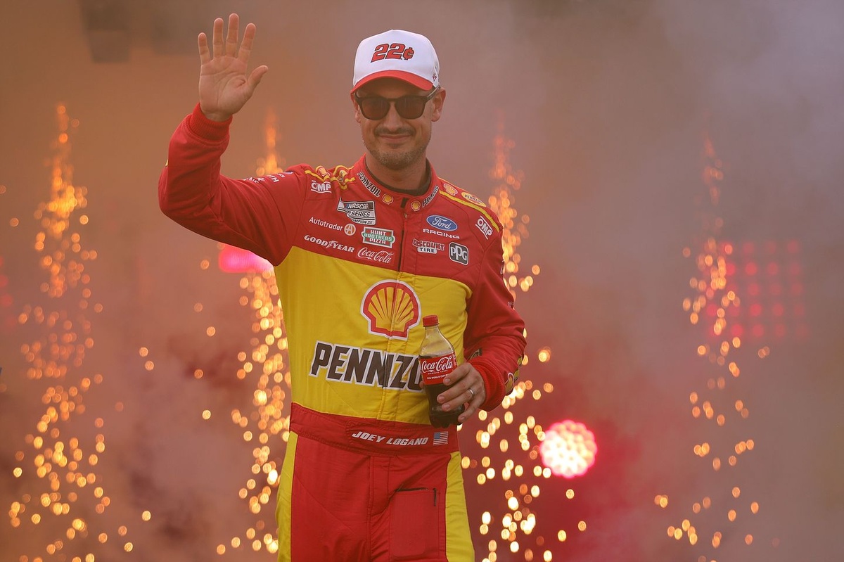Joey Logano's crew chief thinks the old wisdom of the Chase no longer applies
