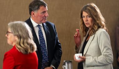 Alberta Premier Danielle Smith wants Ottawa to resume trade talks with U.S. before counter-tariffs begin