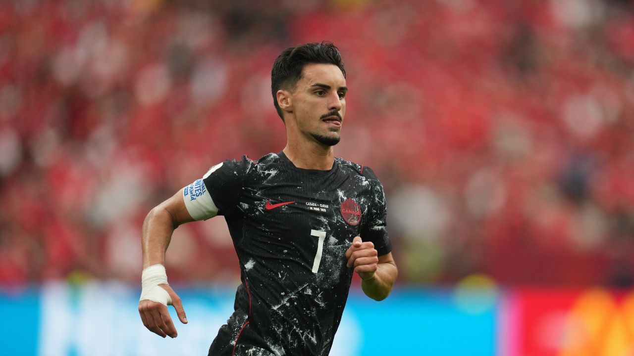 Canada's Stephen Eustaquio joins Swansea City