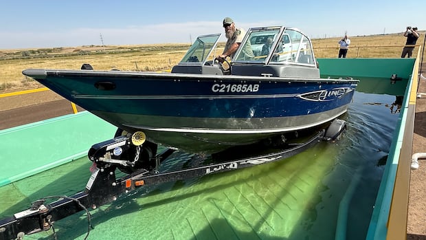 Float your boat to stop invasive species, province urges