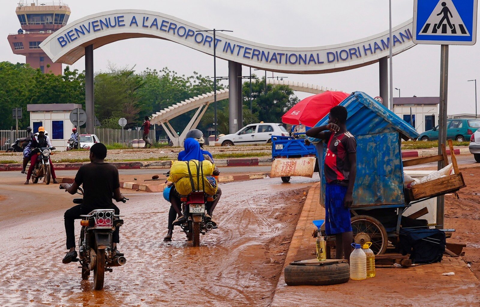 Niger’s security forces battle mutinous soldiers in the capital – Winnipeg Free Press