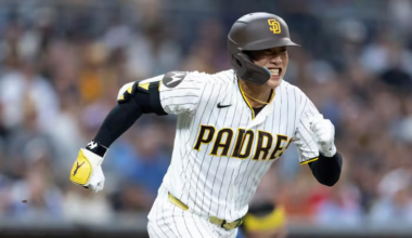 Song Sung-mun of the San Diego Padres runs to first base on a sacrifice bunt during a Major League Baseball regular-season game against the Milwaukee Brewers at Petco Park in San Diego, Aug. 10. AP-Yonhap