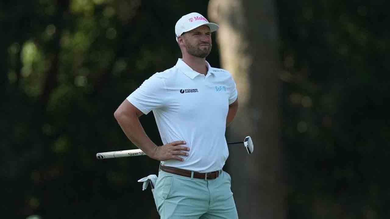 Clark cruising at Bellerive, builds 1-shot lead in BMW Championship