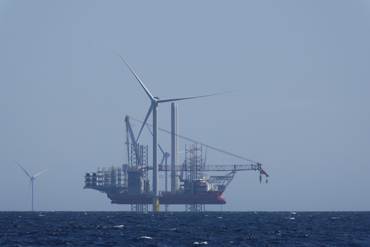 Construction of a turbine at the Dogger Bank Wind Farm in U.K. waters. Image courtesy of Menno de Boer / the Doggerland Foundation.