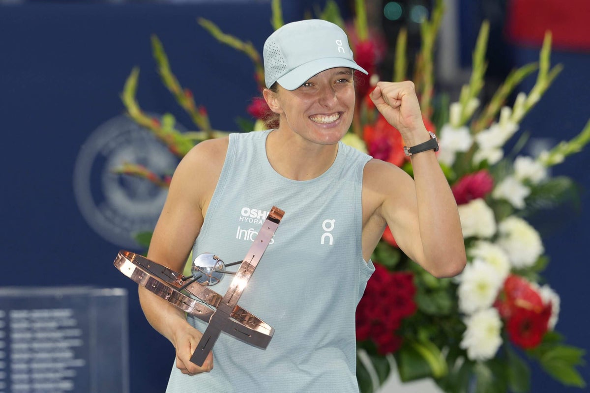 Iga Świątek finds her tennis, and a message to those ‘hating’, in Canadian Open title win