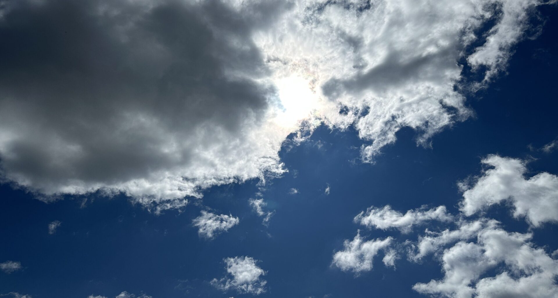 Montreal under severe thunderstorm watch Monday, mostly sunny skies with chance of showers this week