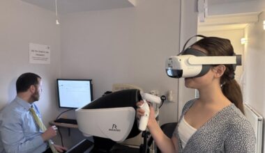 Middlewich opticians pioneering new VR headset for eye care