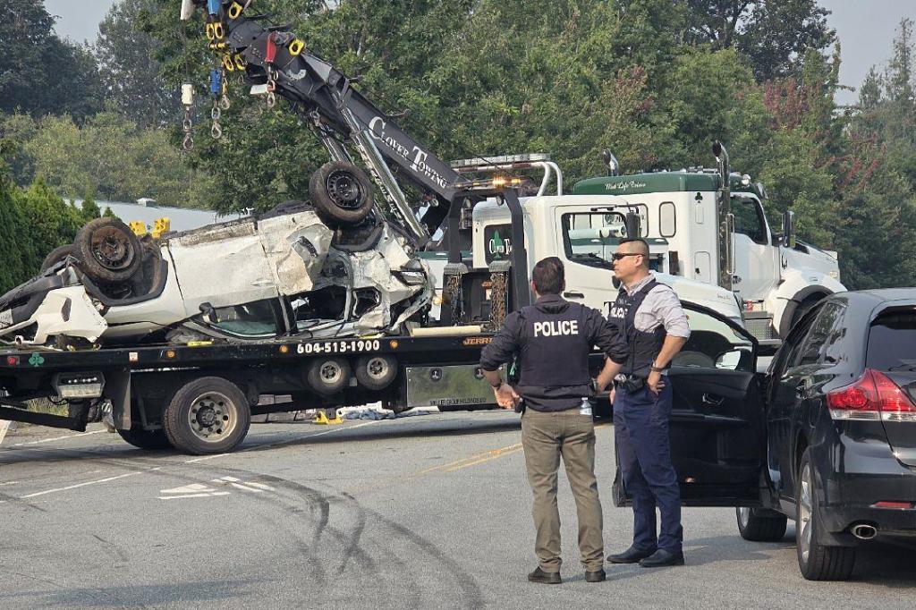 VIDEO: Crash closes 16th Avenue in Langley