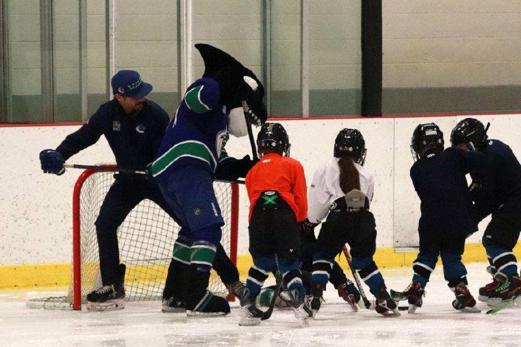Vancouver Canucks lend Fin, er, hand at OKIB Hockey School in Vernon