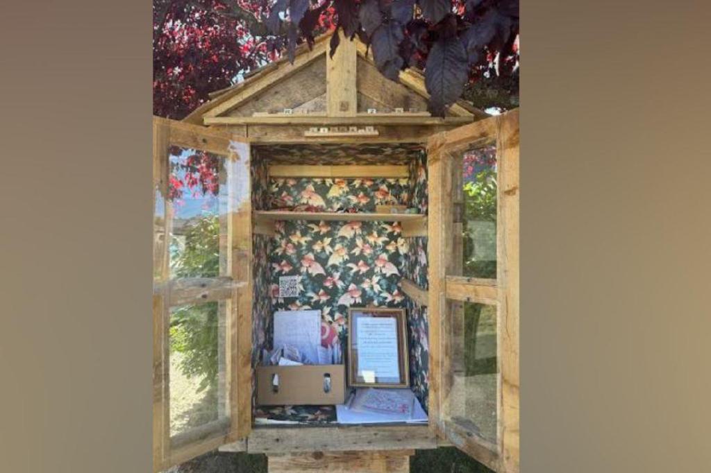 Little library turns Island street into a creative community exchange