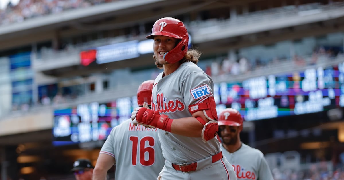 Bryan De La Cruz hits go-ahead single, Philadelphia Phillies overcome five-run deficit to beat Minnesota Twins