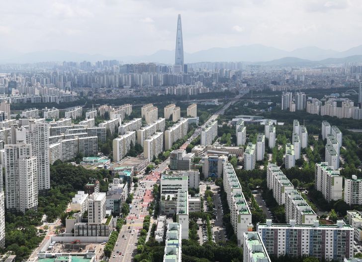 Apartment complexes in Seoul's Gangnam District, July 13 / Yonhap
