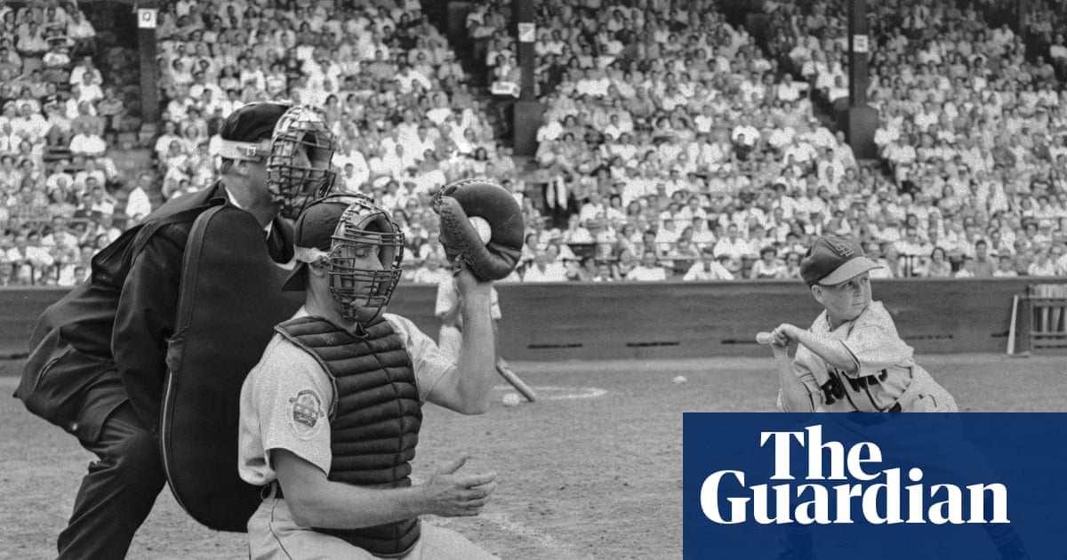 ‘I felt like Babe Ruth’: baseball’s 3ft 7in pinch-hitter, 75 years on | MLB
