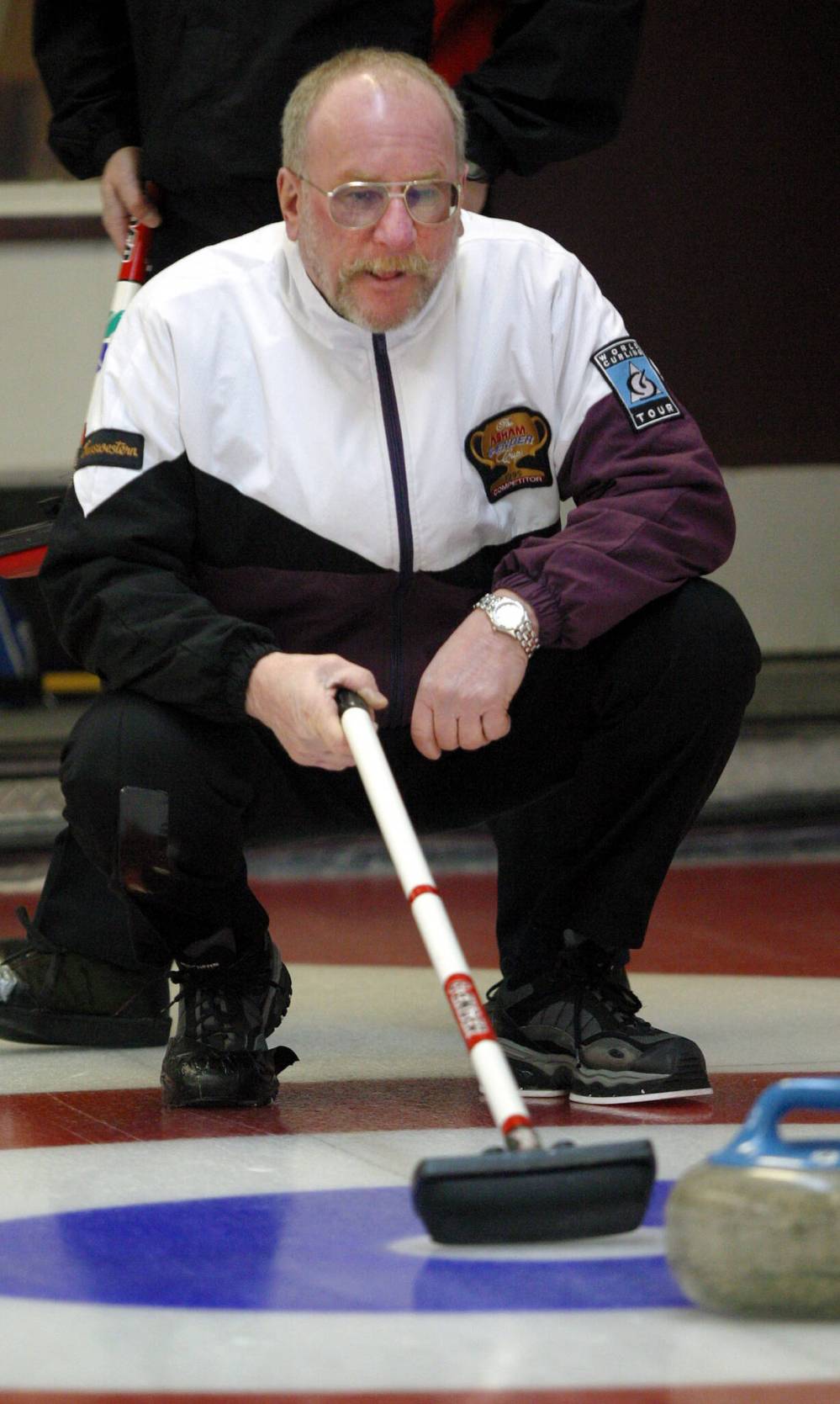 MIKE APORIUS/ FREE PRESS FILES
Orest Meleschuk at the CFB Winnipeg Curling Club in 2004.