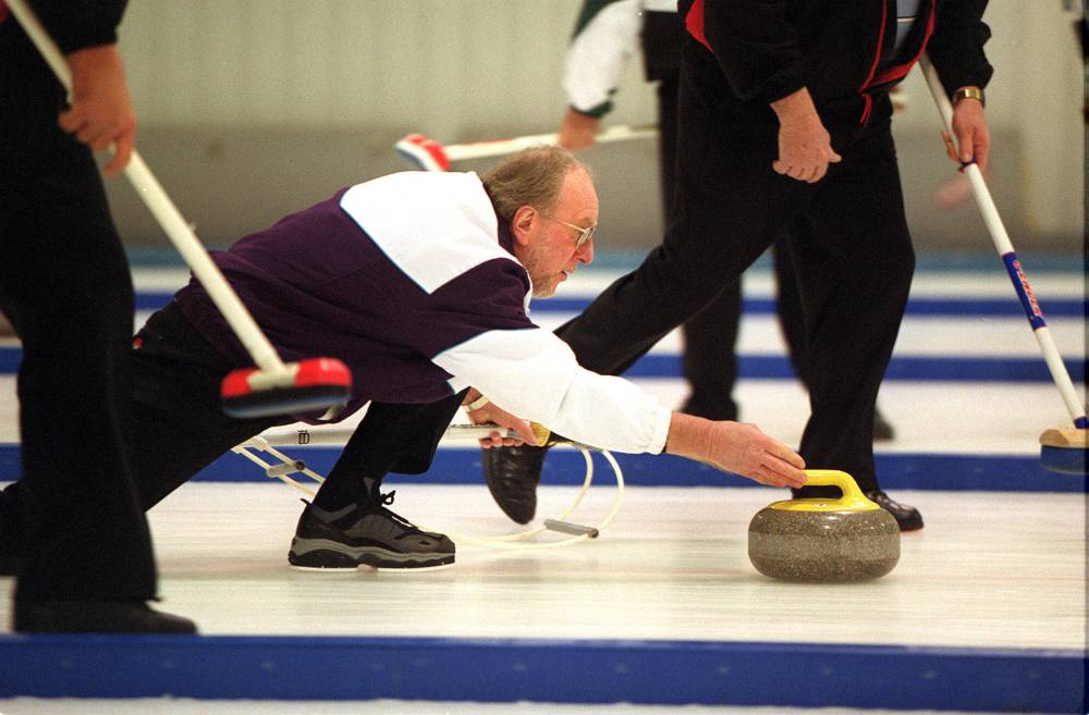 BORIS MINKEVICH / FREE PRESS FILES
Orest Meleschuk, seen here letting a rock go at the Strathcona Senior Mens Provincial Championship in 2002, died in June at the age of 86.