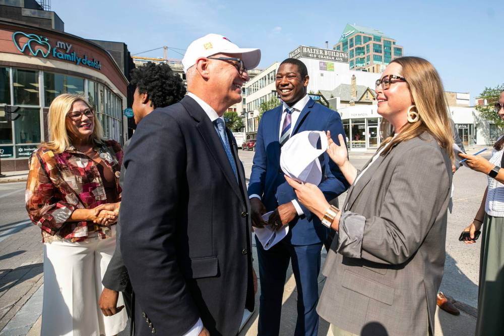 MIKAELA MACKENZIE / FREE PRESS
Mayor Scott Gillingham (left) and Downtown Winnipeg BIZ CEO Kate Fenske at the press conference announcing new funding for downtown businesses on Tuesday.