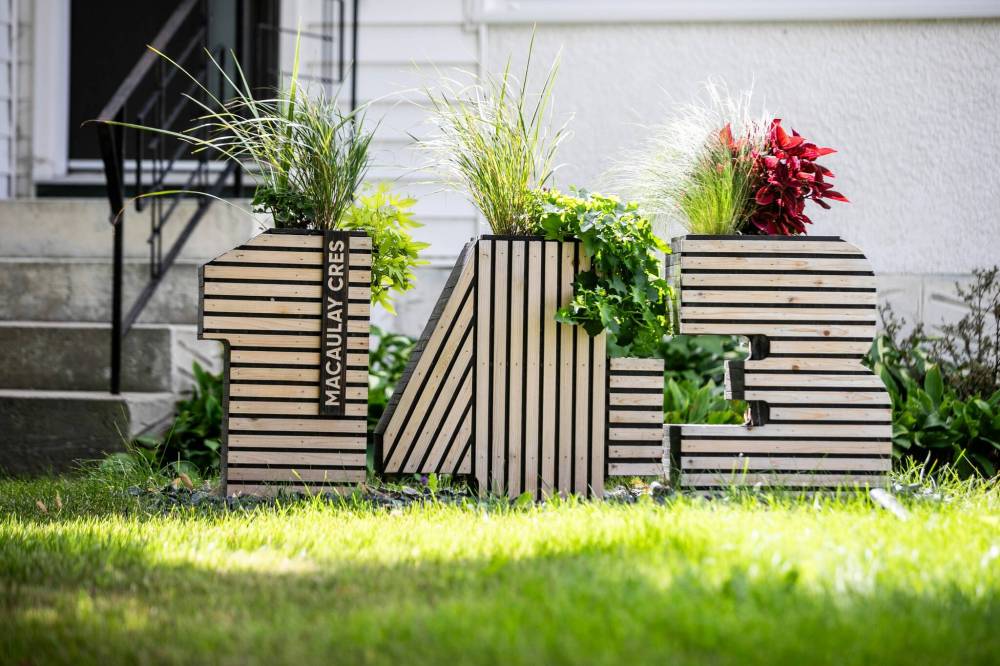 MIKAELA MACKENZIE / FREE PRESS
Woodworker Marina Bulan’s signature street number planters .