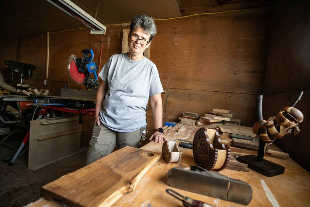 MIKAELA MACKENZIE / FREE PRESS
Woodworker Marina Bulan started her business, Cedarella, after taking a cabinetry course at Red River College Polytechnic.