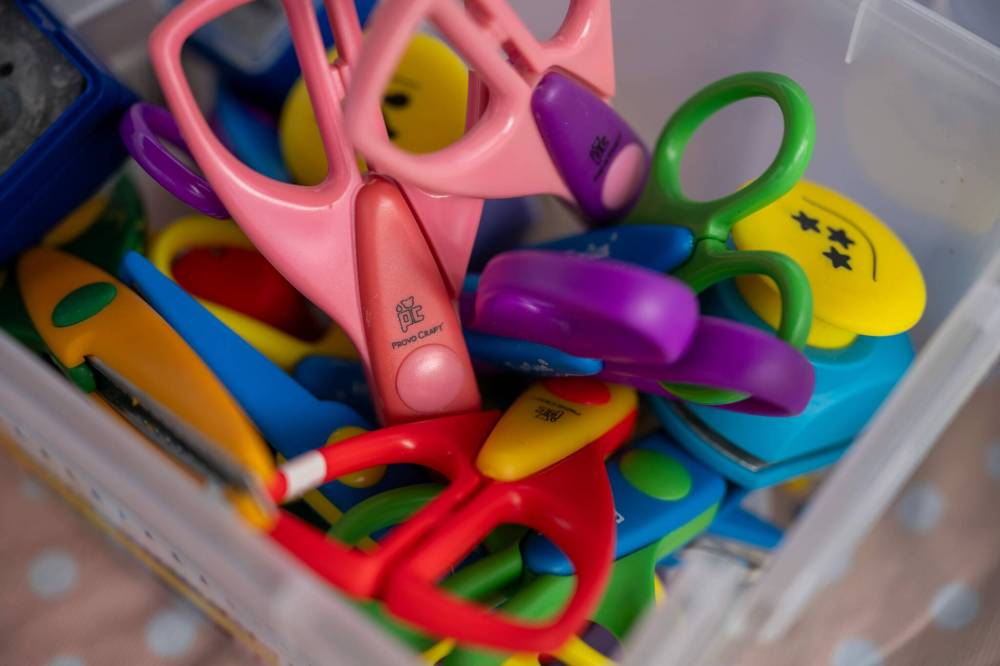 ROBERT LEE / FREE PRESS
Fancy scissors available for use at Scrap & Yap, an arts-and-crafts collage group.