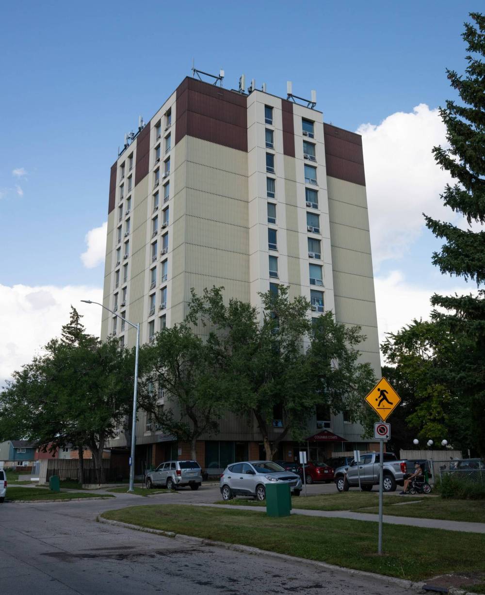 ROBERT LEE / FREE PRESS
529 Country Club Blvd. is a Manitoba Housing seniors residence.