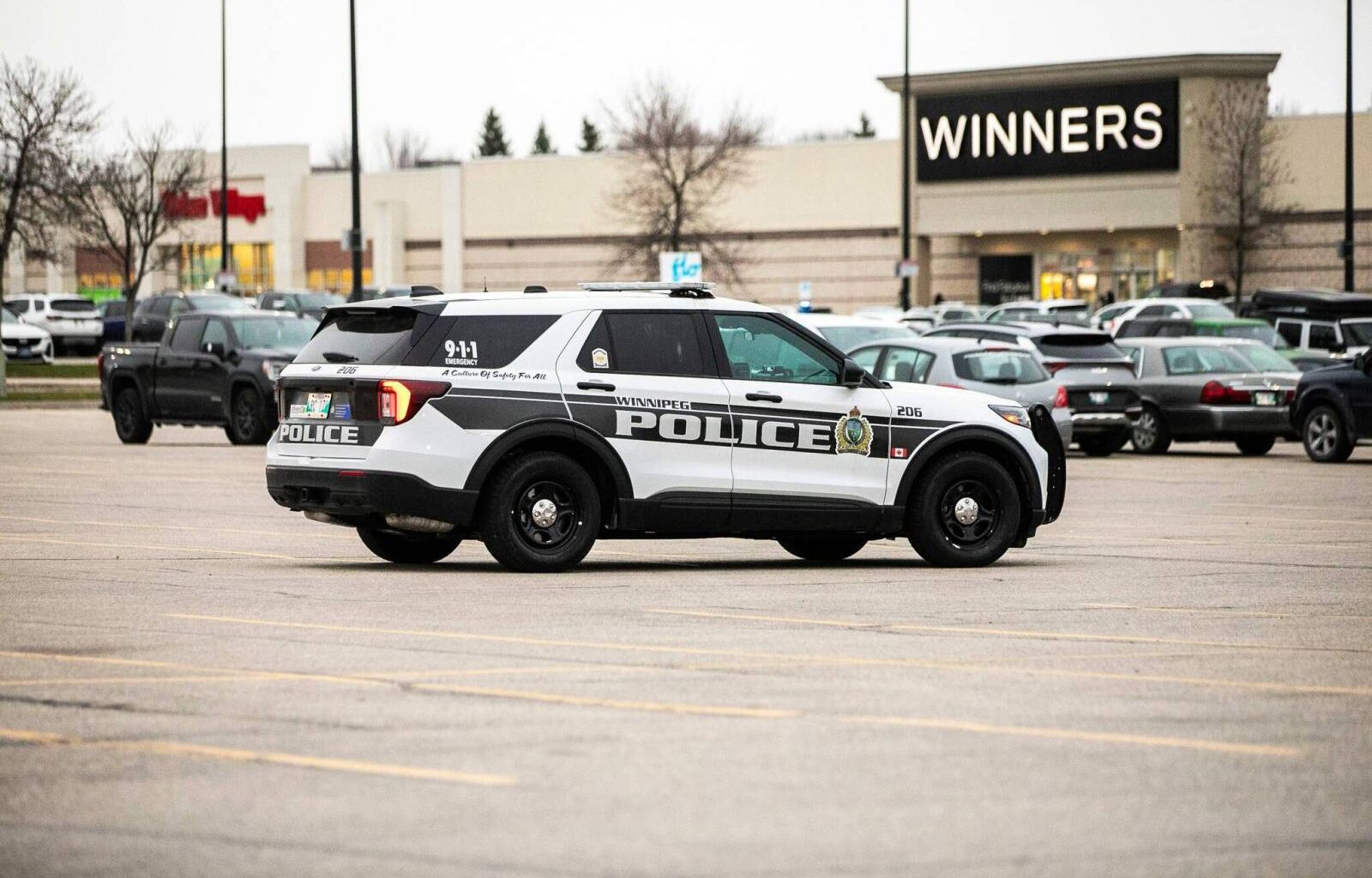 Police chief pulls plug on security shifts at supermarkets, stores – Winnipeg Free Press