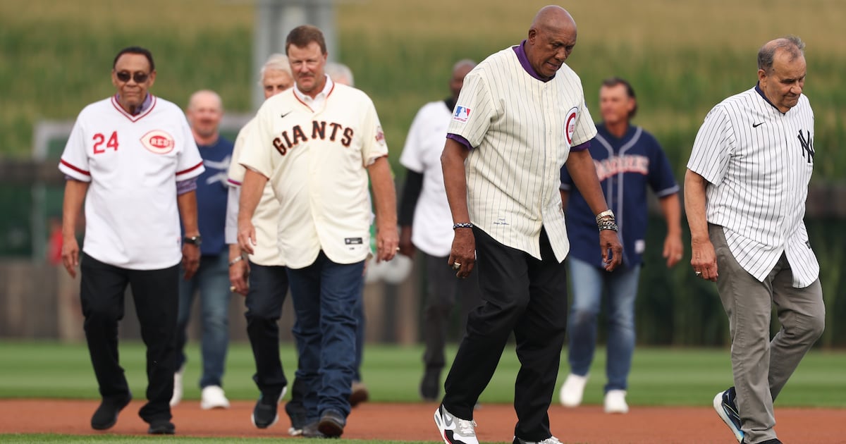 Field of Dreams becomes the Hall of Fame, as 26 members come out of the corn for Phillies-Twins game