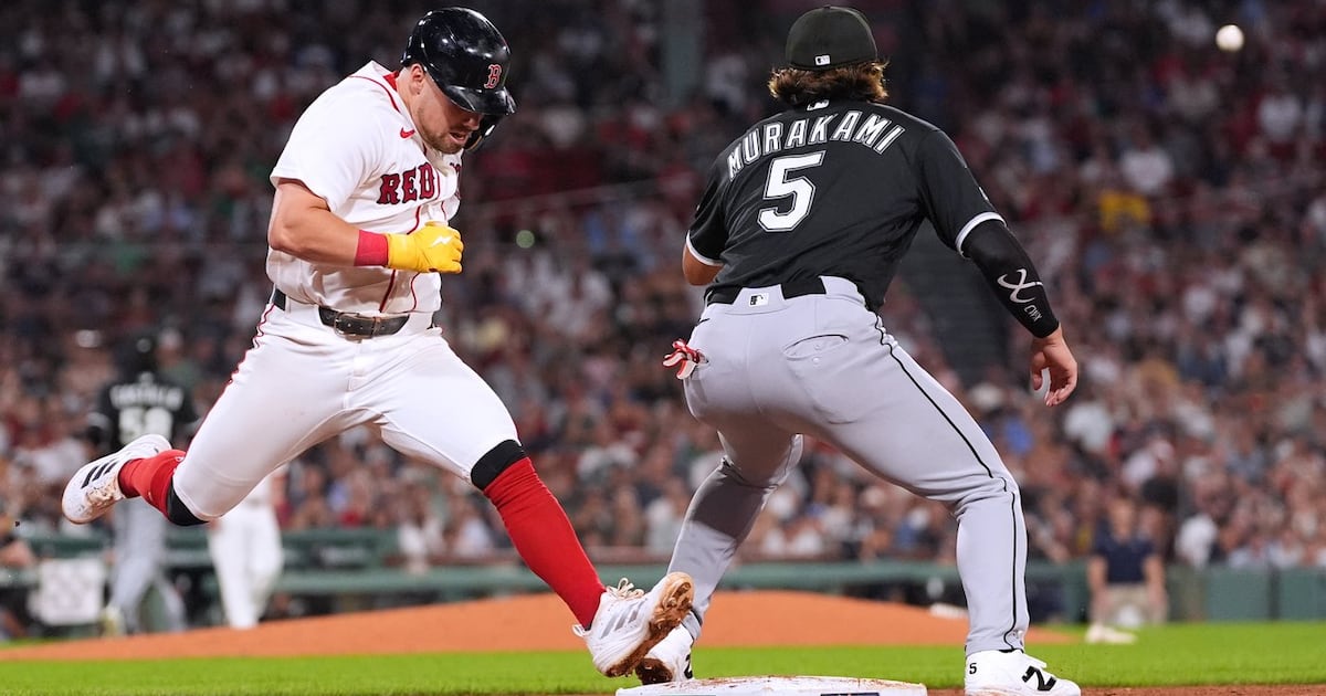 Durbin’s RBI single in the 13th inning caps Red Sox's 12-11 win over the White Sox