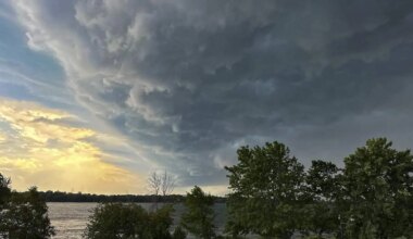Tornado confirmed to have touched down north of Montreal