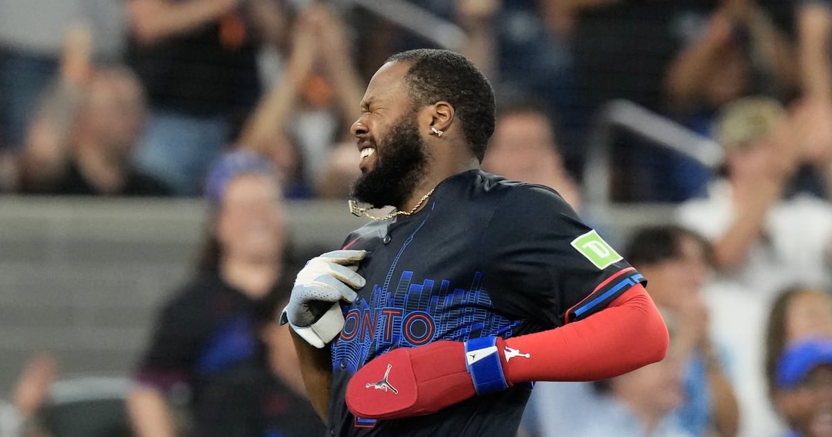 Toronto Blue Jays slugger Vladimir Guerrero Jr. to undergo concussion testing after taking knee to head
