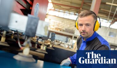 UK pay growth slows as Iran war prompts cost of living squeeze | UK unemployment and employment statistics