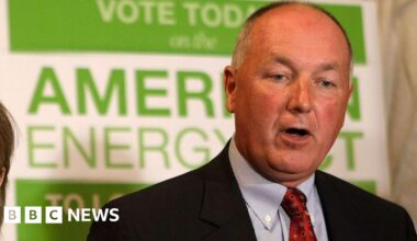Thousands of Canadians call for US ambassador's expulsion - BBC