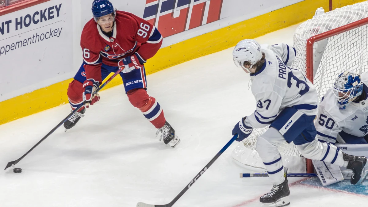 Photo of Canadiens prospect Vinzenz Rohrer vs the Maple Leafs.