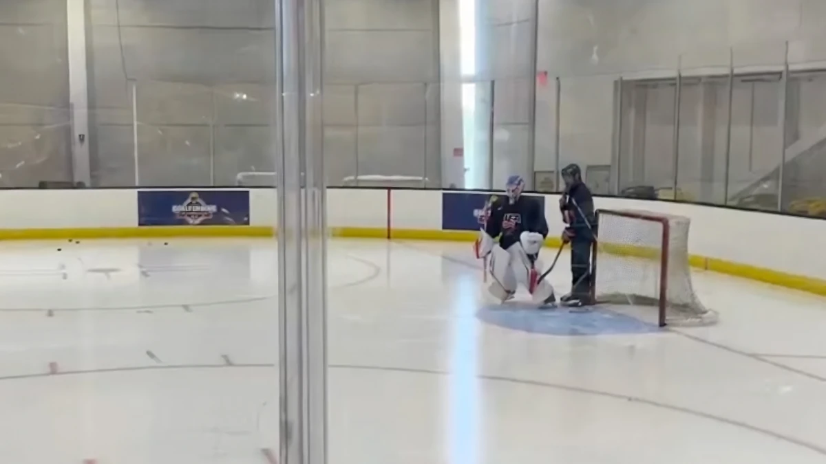 Photo of Montreal Canadiens goalie Jacob Fowler training with Mike Ayers.
