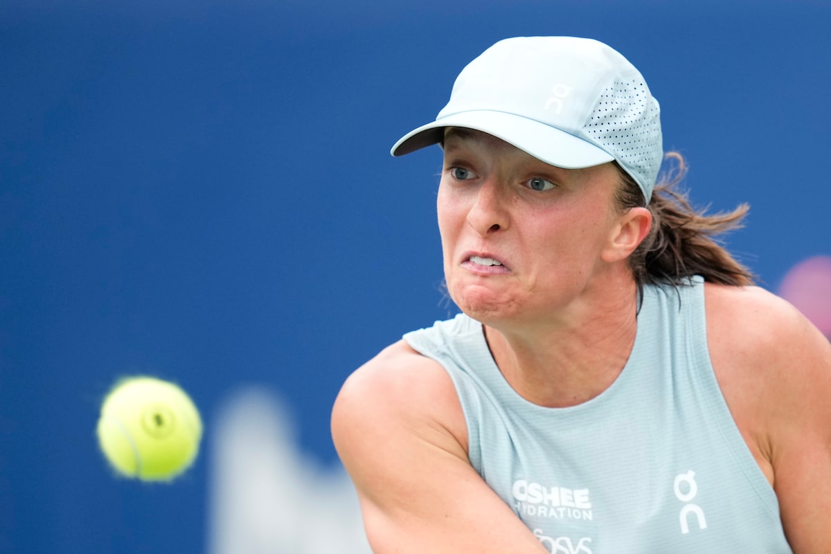 Swiatek, Alexandrova advance at National Bank Open in Toronto