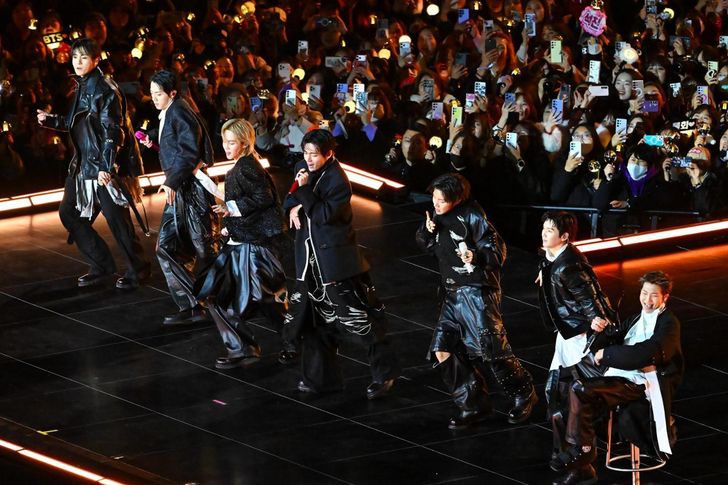 BTS performs at its free comeback concert at Gwanghwamun Square in Seoul on March 21. Korea Times photo by Seo Jae-hun
