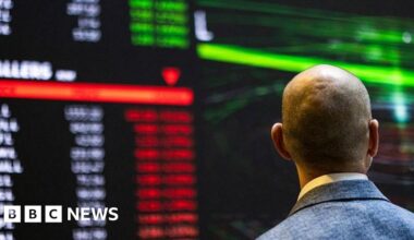 US long-term borrowing costs ease after government steps in - BBC